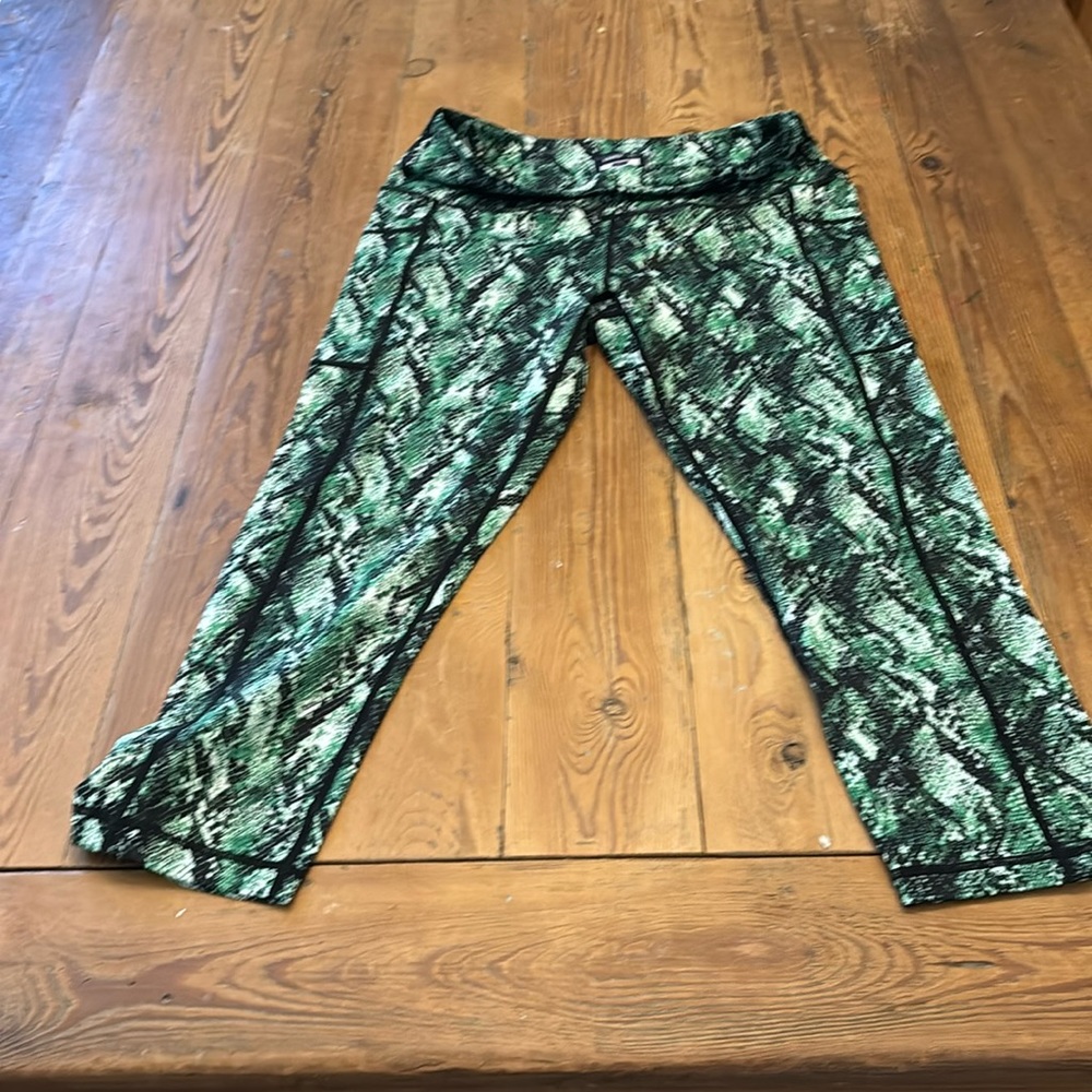 Constantly Varied Gear Squat Proof Leggings Size Medium- Capri